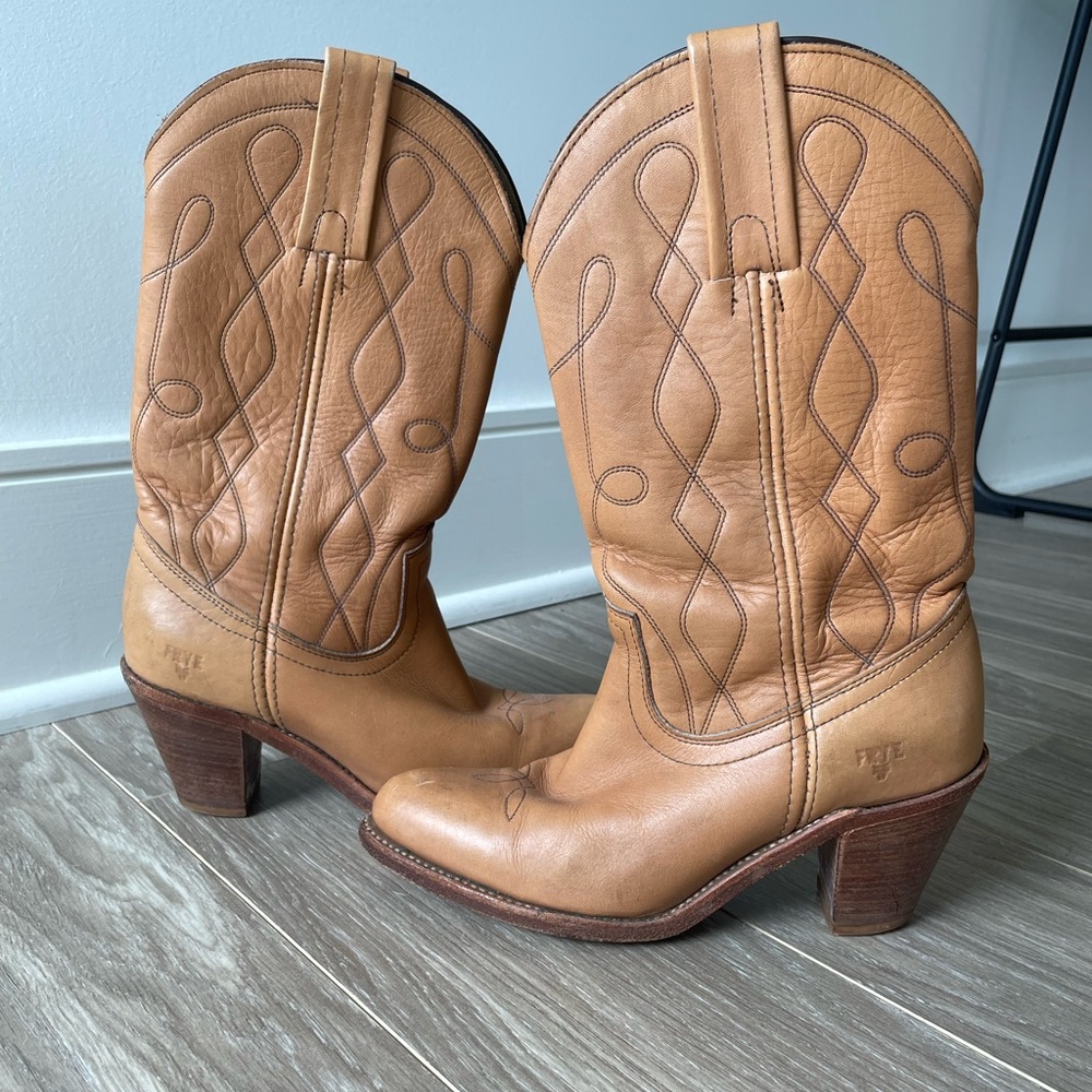 FRYE Vintage Women’s Tan Western Cowboy Boots Midcalf Leather Butterscotch 7.5B - Picture 2 of 6
